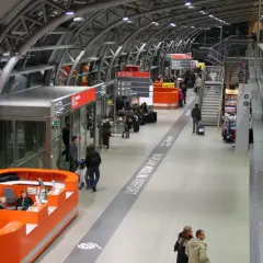 Gdzie dokładnie jest lotnisko w Modlinie? Sprawdź dojazd i lokalizację!