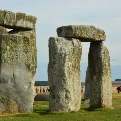Kamienne kręgi Stonehenge, idealne miejsce na wycieczkę po zakupie biletów do Anglii.