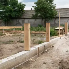 Ile kosztuje fundament pod pomnik? Poznaj ceny i ukryte wydatki
