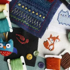 Nici, muliny i haftowane zwierzątka: kotek, lis, ptaszek i sowa. Inspiracja, jak uszyć chorągiewki.