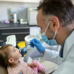 Pierwsza wizyta u dentysty: Kiedy i jak przygotować dziecko?