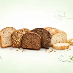 Różnorodne bochenki i kromki chleba, w tym najzdrowszy chleb orkiszowy, na jasnym tle z symbolami zdrowia i natury.