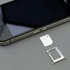 Jak otworzyć kartę SIM w iPhone i uniknąć problemów z wymianą