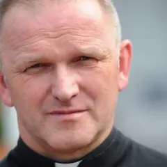Gdzie mieszka ksiądz Lemański? Odkryj jego życie w Łodzi
