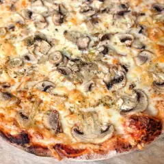 Ile piec pizzę domową? Odkryj sekrety idealnego wypieku