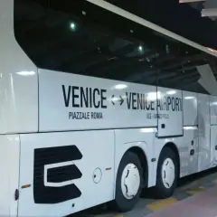 Bus navette pour l'aéroport de Venise, reliant Piazzale Roma à l'aéroport Marco Polo.