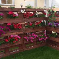 Kwietnik z palet: Prosty poradnik DIY na balkon i do ogrodu