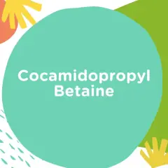 Kolorowe kształty i tekst "Cocamidopropyl Betaine". Ten składnik jest często używany w kosmetykach.