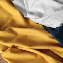 Miękkie tkaniny: musztardowy rayon, szary melanż i granat. Idealne na jesienne ubrania.