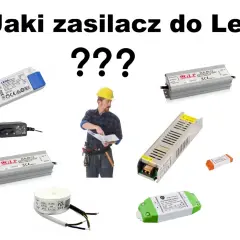 Jaki zasilacz do taśmy led 5m? Różne modele zasilaczy LED, od małych kostek po większe, metalowe obudowy, obok budowlańca z planami.