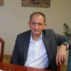 Kto wybiera prezesa spółdzielni mieszkaniowej? Poznaj kluczowe zasady
