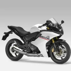 Honda CBR 600 F 2007 ficha técnica: moto deportiva blanca y negra con detalles rojos, lista para la carretera.