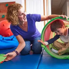 Czym jest integracja sensoryczna i jak wpływa na rozwój dzieci?