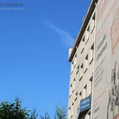Ile kosztuje reklama na budynku? Poznaj ukryte koszty i czynniki wpływające na ceny