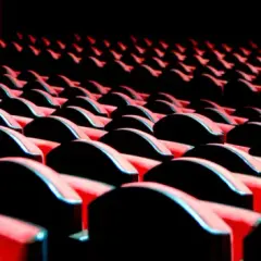 Ile miejsc ma teatr Roma? Zaskakujące fakty o pojemności scen