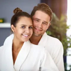 Masaż duo: Co to jest? Odkryj wspólny relaks i wzmocnij Wasze więzi!