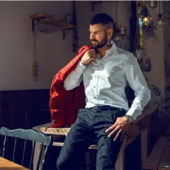 Koszula regular fit - co to znaczy i dlaczego warto ją nosić?