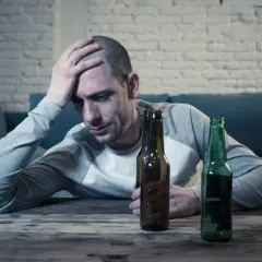 Alkoholik: objawy psychiczne. Jak alkohol niszczy umysł?