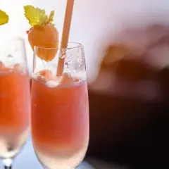 Najlepsze drinki kobiece: odkryj smaki, które zachwycą każdego