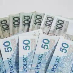 Jakie są zniżki dla emerytów po 60 roku życia – oszczędzaj na codziennych wydatkach