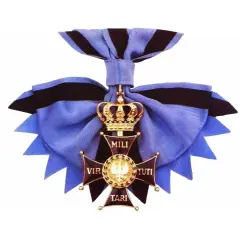 Złoty krzyż z koroną i wstęgą, symbol najwyższego odznaczenia wojskowego Virtuti Militari.