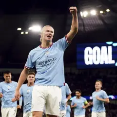 Erling Haaland świętuje gola, jego zarobki w Manchesterze City robią wrażenie.