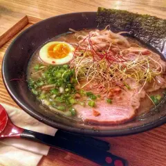 Ile kosztuje ramen w Polsce? Restauracja czy dom co się opłaca?