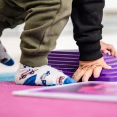 Stopy sensoryczne: Jak wspierają rozwój dzieci i rehabilitację?