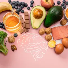 Bananes, myrtilles, chocolat, avocat, saumon, œufs, brocolis, noix, lentilles. Quelle est la meilleure vitamine pour le cerveau ? Ces aliments sont excellents pour la santé cérébrale.
