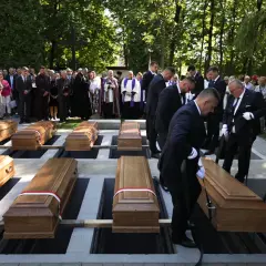 Jak sprawdzić datę pogrzebu w Chojnicach i uniknąć niepewności