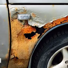Pozbądź się rdzy z karoserii! Poradnik DIY: oszczędź do 600 zł