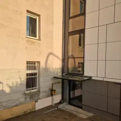 Montaż windy w budynku: Pozwolenie czy zgłoszenie? Uniknij kar!