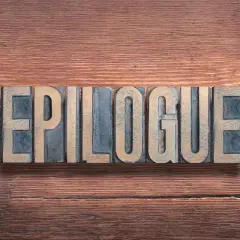 Litery z drewna ułożone w napis "EPILOG" na drewnianym tle. Ostatni rozdział historii.