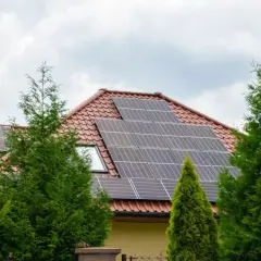 Przydomowa elektrownia słoneczna koszt: ile naprawdę zapłacisz?