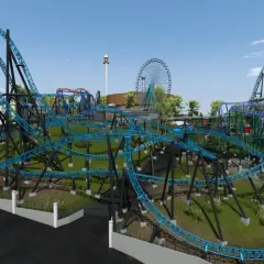 Blå berg-och-dalbana med många loopar och svängar i Linnanmäki tivoli, Helsingfors.