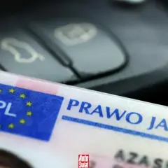 Kluczyk samochodowy i prawo jazdy z kodem 78. Gotowość do jazdy!