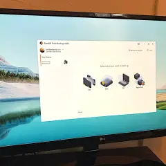 Ekran komputera z otwartym programem EaseUS Todo Backup, oferującym opcje tworzenia kopii zapasowych plików, dysków, systemu operacyjnego i danych aplikacji.