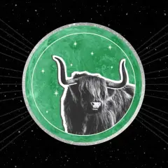 Un toro peludo con cuernos grandes dentro de un círculo verde brillante. La luna en Tauro brilla entre estrellas.