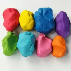 Kolorowa piankolina czeka na zabawę. Może to początek tworzenia własnej piankoliny z przepisu?