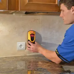 Jak sprawdzić prąd w ścianie detektorem? Wierć bezpiecznie!