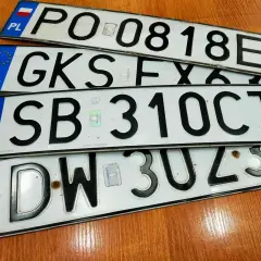 Stare tablice rejestracyjne wykazują numery: PO 0818E, GKS FX, SB 310CT, DW 3UZST.
