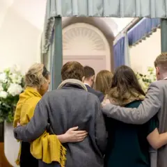Co oznacza sen pogrzebu? Zaskakujące interpretacje i emocje