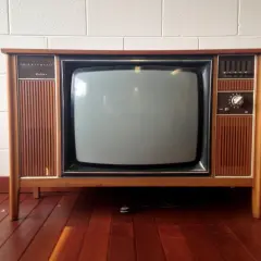 Co zrobić ze starym telewizorem? Utylizacja, sprzedaż, DIY i więcej