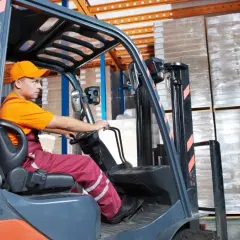 Operator koparki w Niemczech: Zarobki (2800-4500€) i jak je zwiększyć