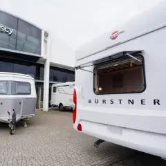 Nowe kampery i przyczepy kempingowe czekają na swoich właścicieli. Idealne miejsce na zakup wymarzonego pojazdu, czyli nasz **area sosta camper**.