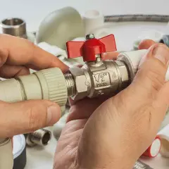 Wymiana grzałki w bojlerze: koszt, DIY i kiedy kupić nowy?