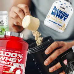 Preparazione di un frullato proteico con diverse opzioni: proteine whey, isolate e vegane.
