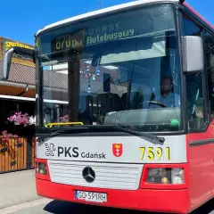 Autobus PKS Gdańsk 870, z kierowcą za kierownicą. Sprawdź autobus 870 Gdańsk cennik przed podróżą.