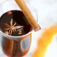 Jak przygotować grzane wino, aby zachwycić smakiem i aromatem