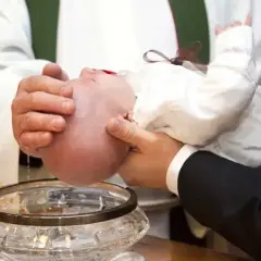 Chrzest bez mszy czy jest komunia? Odkryj ważne zasady i wyjątki